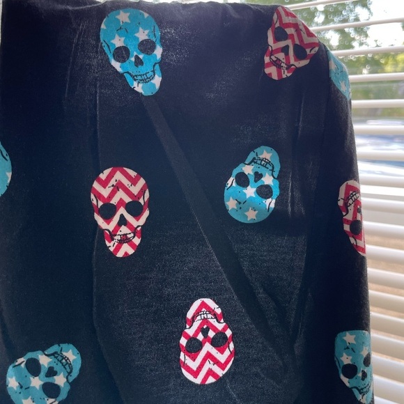 No Boundaries American Skull Black Faded Low Rise Capri Leggings Juniors Small - Picture 7 of 15